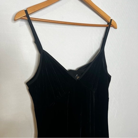 NWT! Band of the Free Black Girl-Crush Velvet Midi Slip Dress. Size Medium. - Picture 7 of 15